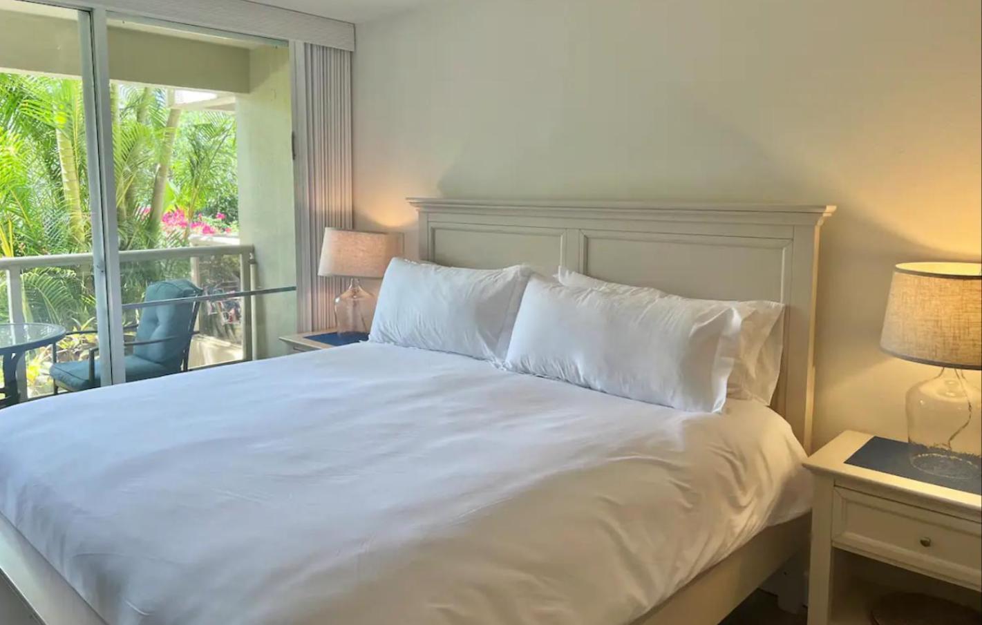 Central Kihei Gem! 3-Min Walk To The Beach & Shops Вайлеа Номер фото